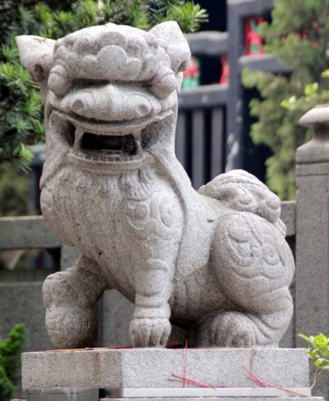león fu en entrada del templo kun iam tong de macao